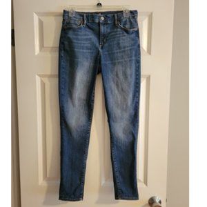 Gap Mid-Rise True Skinny Jeans in Sculpt